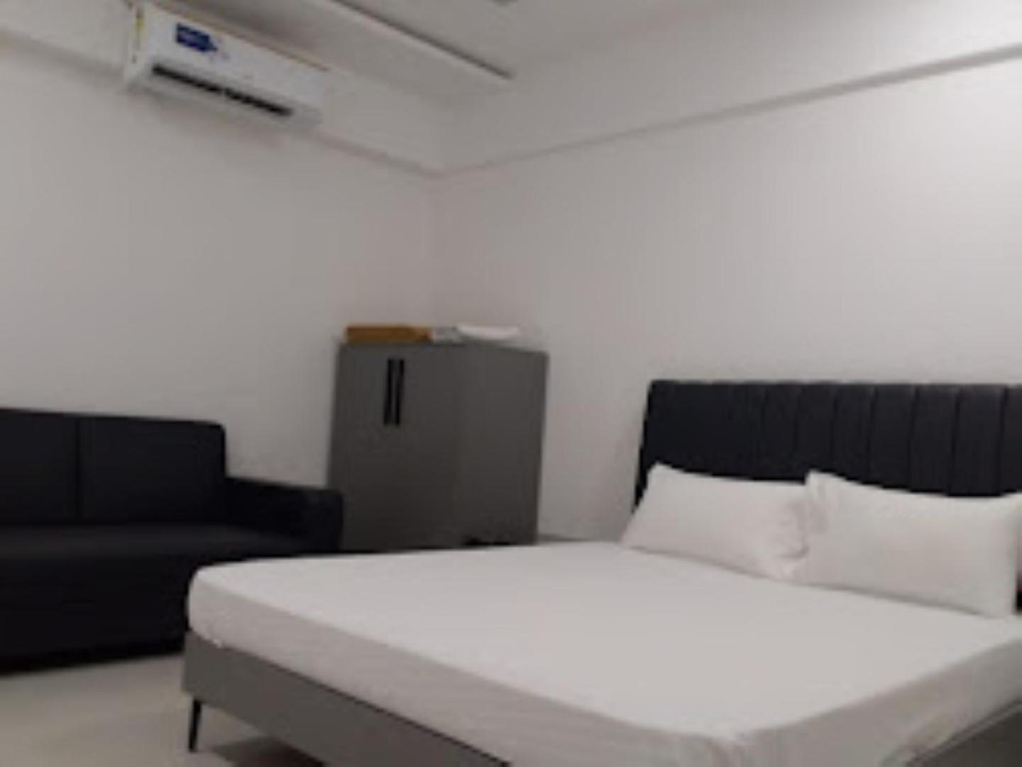Lennox Hotel , Сурат Экстерьер фото