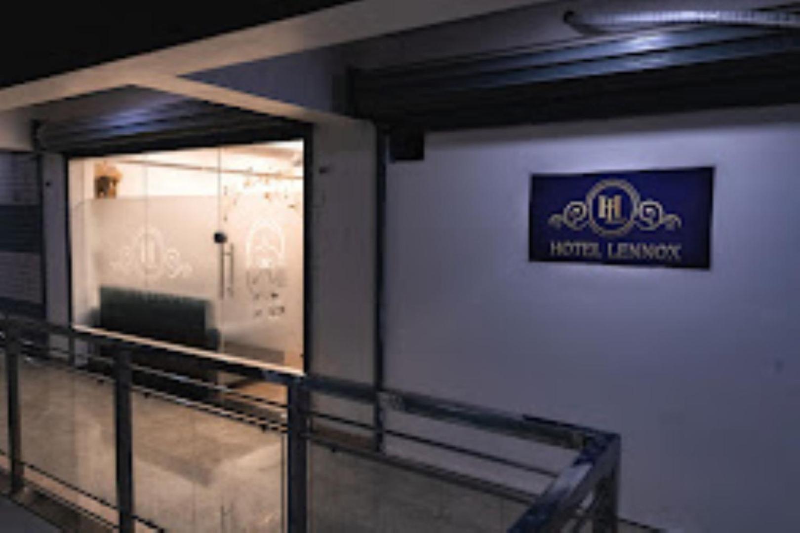 Lennox Hotel , Сурат Экстерьер фото